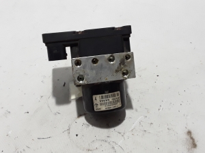 VOLVO XC90 (2002–2014) ABS unit 30714135 - 2