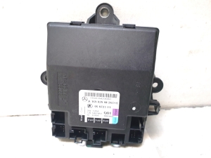 Front door control unit - A1698204426