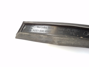 Mercedes Benz R-Class 251 (2006–2017) Windshield pillar outer molding A2516904962 - 4