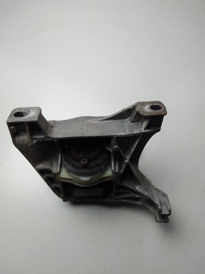 Engine mount - 4A103720