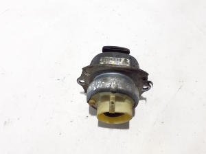   Engine mount  - 6853103 