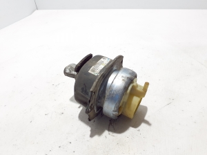 Engine mount - 6853104