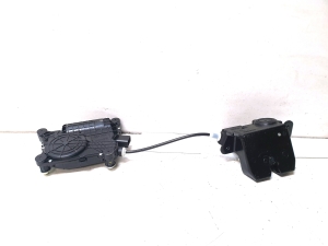 Hyundai Santa Fe (2018–2026) Trunk lid lock 81800S1100 - 2