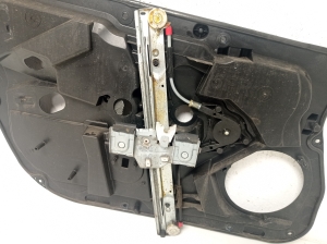 Ford Fiesta VI (2008–2017) Priekšējo durvju logu pacēlājs un tā daļas C1BBA045H16AB - 3