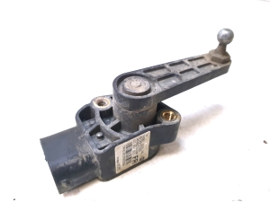 Augstuma sensors uz priekšējās rumbas - 92190S1000