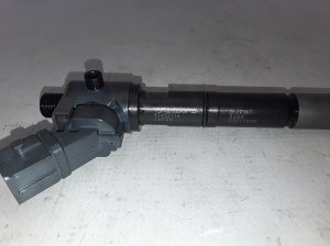  Fuel injector 