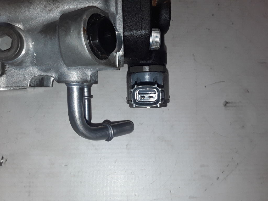 Used VOLVO XC90 Fuel pump 31452143