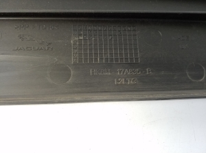 Jaguar F-pace (2016–2026) Esikaitseraua numbrimärgi hoidik HK8M17A835B - 2