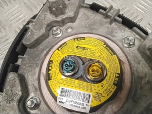 Tesla Model S S (2012–2026) Steering wheel airbag - 4