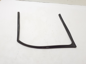 Volkswagen Amarok I (2010–2022) Esiukse tihenduskumm 2H0837431E - 2