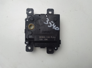 LEXUS LS (2006–2017) Stellmotor Heizungsklappe 0638001030 - 2