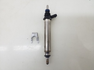   Fuel injector 