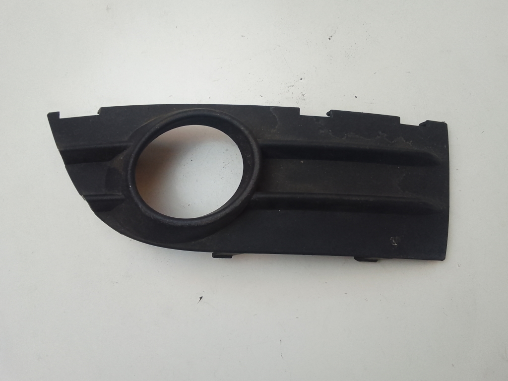 VOLVO C30 (2006–2013) Nebelscheinwerferabdeckung vorne 30657196 VOLVO C30 (2006–2013) Nebelscheinwerferabdeckung vorne 30657196