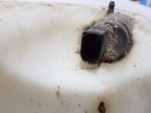 Volkswagen Amarok I (2010–2022) Front washer fluid reservoir 2H0955453A - 3
