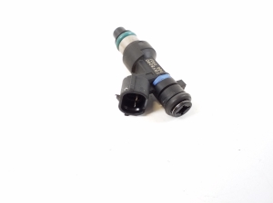 Infiniti FX (2008–2013) Fuel injector - 2
