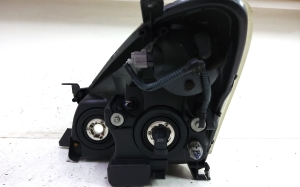 TOYOTA Corola Verso R1 (2004–2009) Scheinwerfer vorne 0F03 - 3