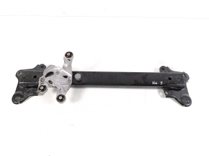 Tesla Model 3 3 (2016–2024) Kliimakompressori kinnitus 110356500A - 3