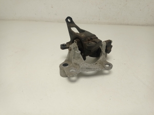   Engine mount  -  