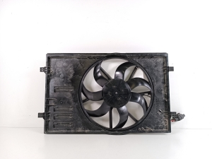 Volkswagen Golf VII (2012–2026) Dzesēšanas ventilators un tā daļas 5Q0121205AP - 5