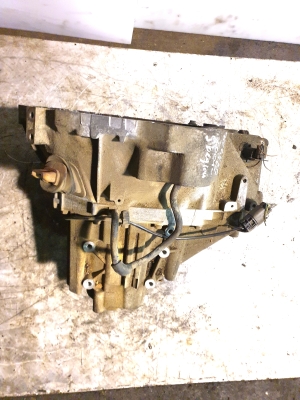 NISSAN Almera Tino V10 (2000–2006) Getriebe X20A  YD - 4