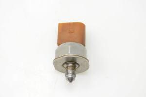 Volkswagen Golf VI (2008–2013) Kraftstoffhochdrucksensor 03C906051H - 2