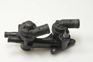 Volkswagen Golf VI (2008–2013) Thermostatgehäuse 03C121026AC - 4