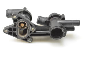 Volkswagen Golf VI (2008–2013) Thermostatgehäuse 03C121026AC - 5