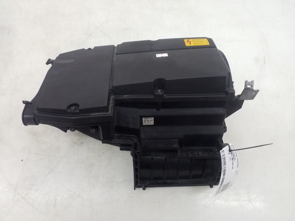 Used Mercedes Benz C-Class Air filter housing A2710900901
