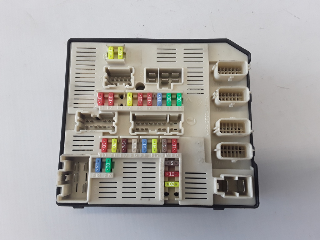 RENAULT Megane 3 generation (2008-2020) Fuse box 284B68372R 21081706