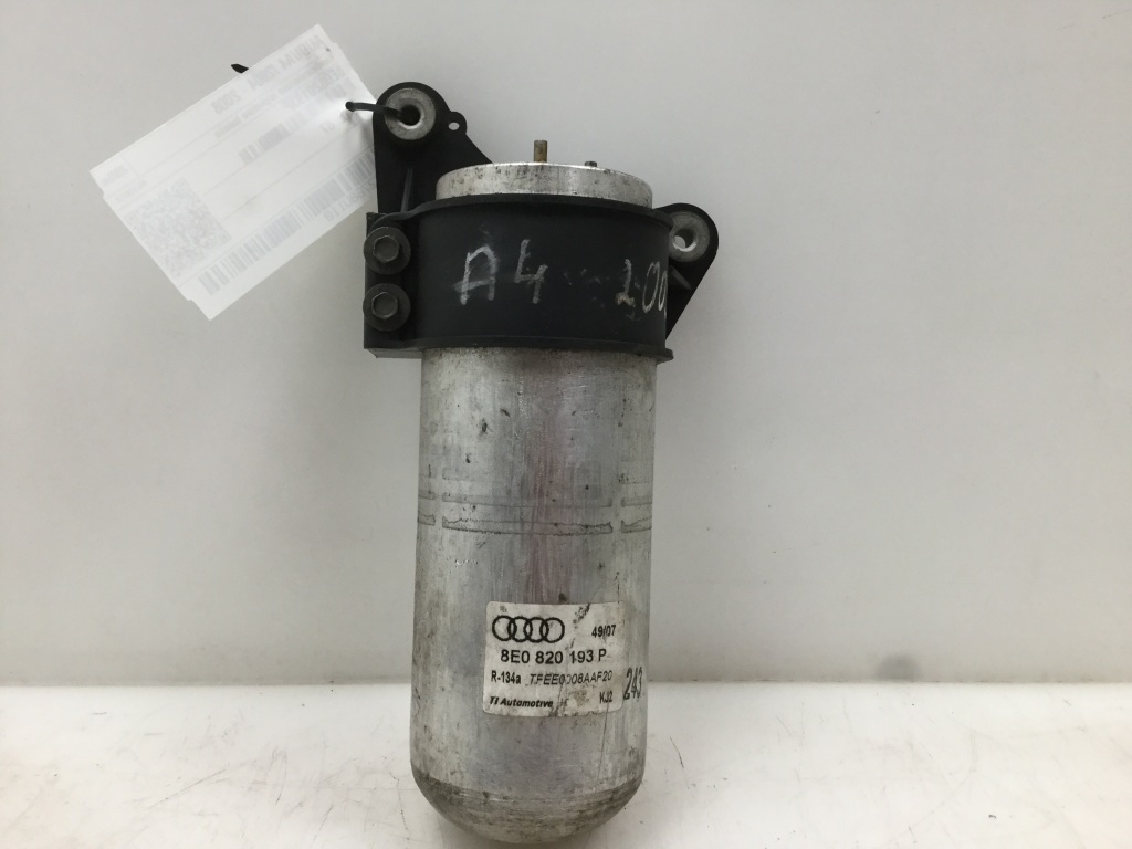 AUDI A4 B7 (2004–2008) A/C receiver drier 8E0820193P AUDI A4 B7 (2004–2008) A/C receiver drier 8E0820193P