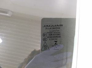 Jaguar F-pace (2016–2026) Aizmugurējo sānu durvju stikls HK8325713AA - 3