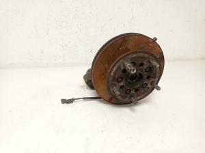  Front wheel hub  -  