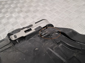 VOLVO XC60 (2017–2026) Esituli 31420418 - 4