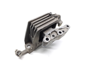 BMW X1 F48 (2015–2022) Engine mount 8743621 - 4