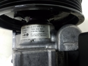 Mercedes Benz C-Class 203 (2000–2007) Roolivõimendi pump A0034664101 - 3