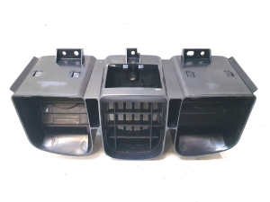 Chrysler Town Country IV (2000–2007) Dashboard air vent grilles P12221076A - 3