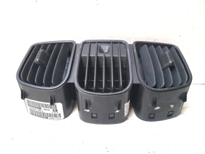 Chrysler Town Country IV (2000–2007) Dashboard air vent grilles P12221076A - 4
