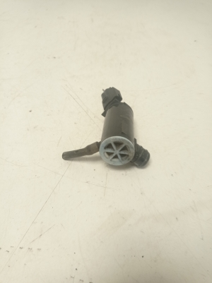 Kia Sportage (2010–2016) Front windshield washer pump 985102S100 - 2