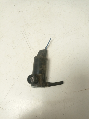 Kia Sportage (2010–2016) Front windshield washer pump 985102S100 - 3