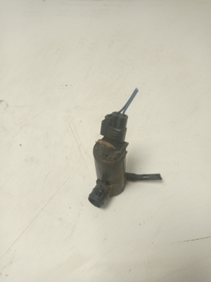 Kia Sportage (2010–2016) Front windshield washer pump 985102S100 - 4
