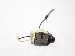 VOLVO V60 (2018–2026) Rear side door lock 32131410 - 2