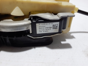 VOLVO V60 (2018–2026) Rear side door lock 32131410 - 4
