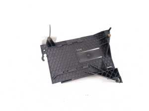 Mercedes Benz CLA-Class W117 (2013–2019) Muu kinnitus A2465452540 - 2