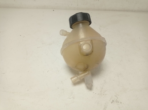 Citroen C3 (2016–2026) Coolant reservoir 980077728002 - 4