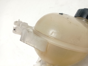 Citroen C3 (2016–2026) Coolant reservoir 980077728002 - 5