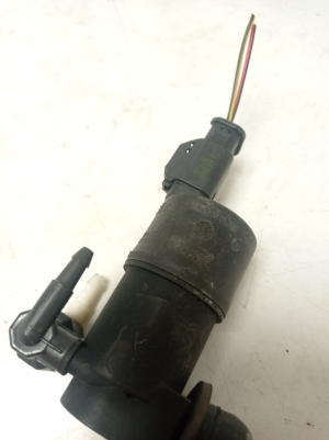 Citroen C3 (2016–2026) Front windshield washer pump 9641553880 - 3