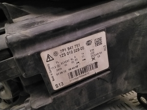 Volkswagen Touareg II (2010–2018) Scheinwerfer vorne 7P1941751 - 2