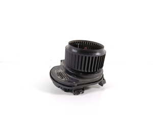 Mercedes Benz CLA-Class W117 (2013–2019) Salongi puhuri mootor A2469064200 - 5