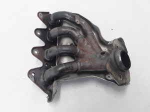  Exhaust manifold 