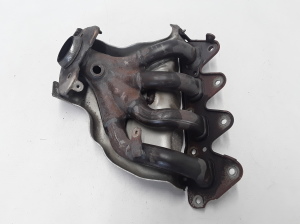  Exhaust manifold 